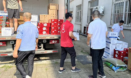 夏日炎炎送清涼 工會(huì)關(guān)懷暖人心